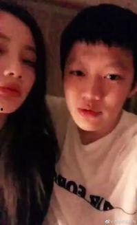 网红吃瓜拍小视频,揭秘娱乐圈幕后故事