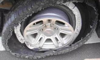 车子爆胎在家吃瓜视频,这生活太惬意了！